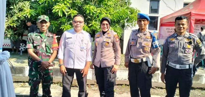 penyerahan bantuan hibah traktor roda dua dan power treaser dalam program kerja 100 hari Bupati dan Wakil Bupati Kabupaten Bekasi Tahun Anggaran 2025.